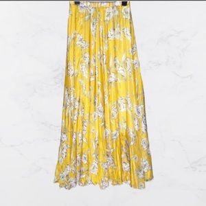 🔥🔥 Chicwish Floral Pattern Skirt